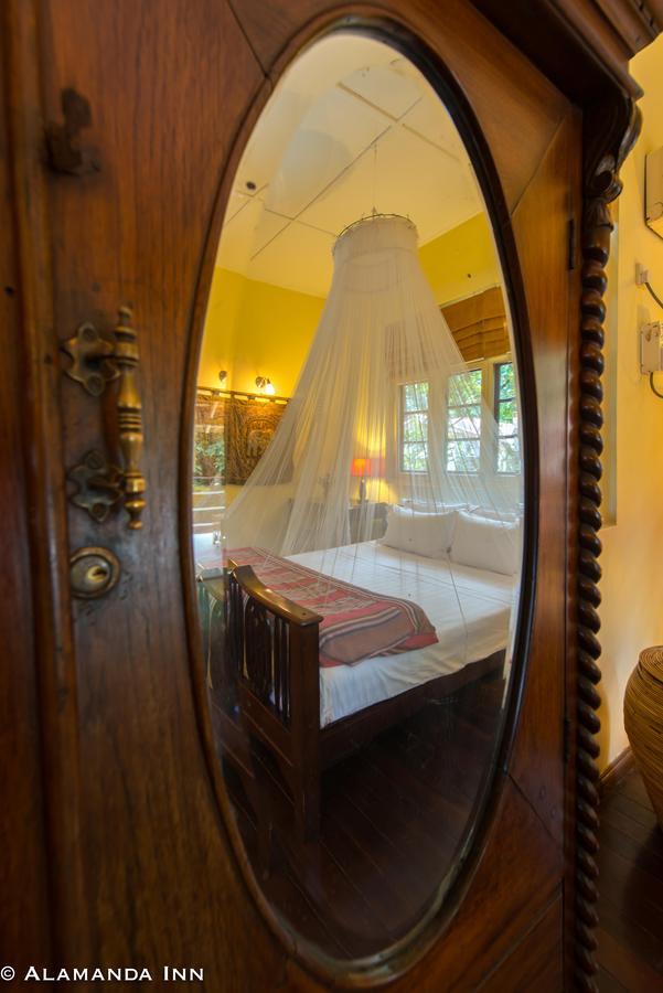 Alamanda Inn, Boutique Hotel And French Restaurant Янгон Экстерьер фото